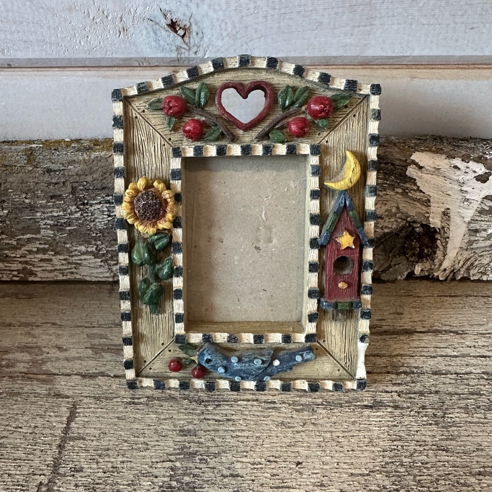 Figi Graphics | Vintage Resin Country Design Picture Frame